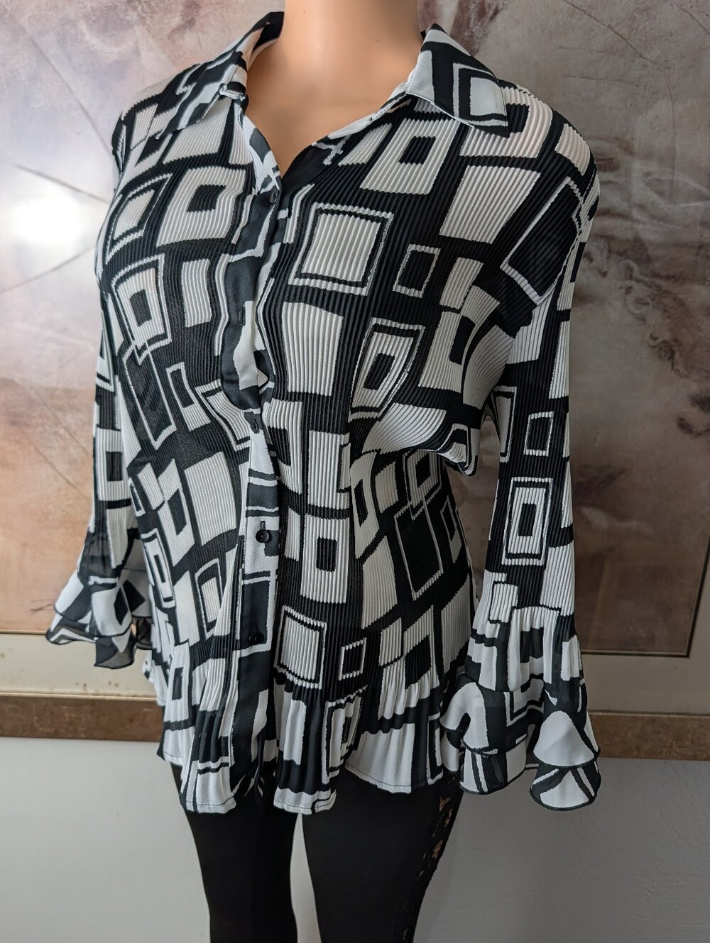 Essentials by Milano pleated geometric print blouse Size L